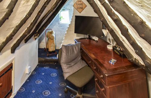 Hailsham House | Exceptional Stay at The Old Thatch - Pet & Child Friendly