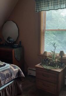 Fairmount Springs Hotel | Elegant Old Tioga Inn Bed and Breakfast: 5-Star Retreat