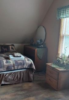 Fairmount Springs Hotel | Elegant Old Tioga Inn Bed and Breakfast: 5-Star Retreat