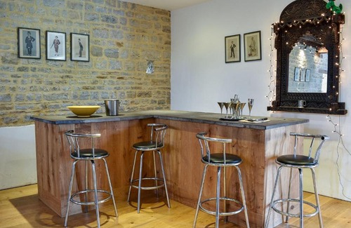 Littlebredy House | Experience The Old Tithe Barn - 4 Star with Family-Friendly Amenities