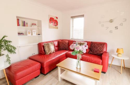 Cronberry House | Cozy The Old Toll Cottage: Guest Rated 10/10 & Pet Friendly