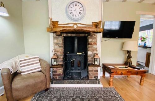Jackfield House | Pet-Friendly Retreat at The Old Toll House - Rated 9.3/10