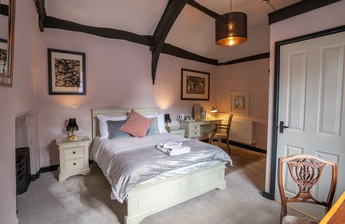 Bridgwater Hotel | Exceptional Stays at The Old Vicarage with Family-Friendly Amenities
