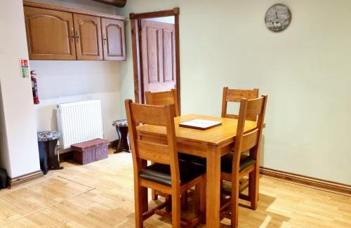 Holmbridge House | Character Cottage Retreat in Holmfirth with Pet-Friendly Perks