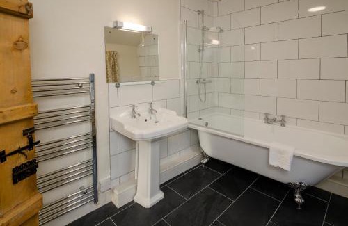 Chapel Stile House | Discover The Old White Lion: Family & Pet-Friendly Retreat