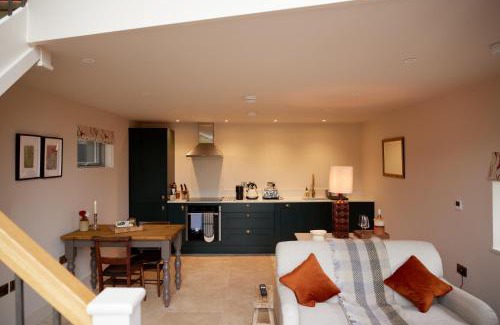 Pylle Apartment | Cozy Old Winery Cottage No1 with Oceanfront Views