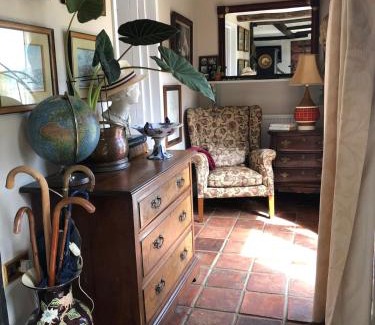 Foxley House | Explore The Old Workhouse Paddocks – Pet & Child Friendly Stay