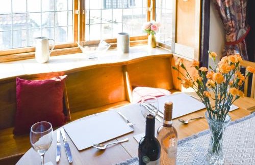Great Yarmouth House | Explore The Old Workshop: Family & Pet Friendly Retreat