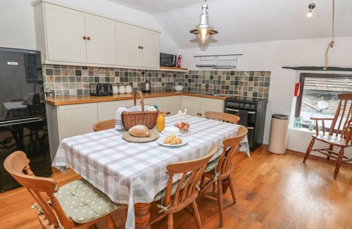 Castleton Cottage | Discover The Old Workshop with Garden in Castleton