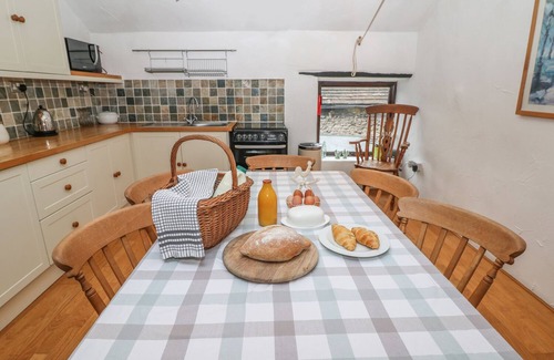 Castleton Cottage | Discover The Old Workshop with Garden in Castleton