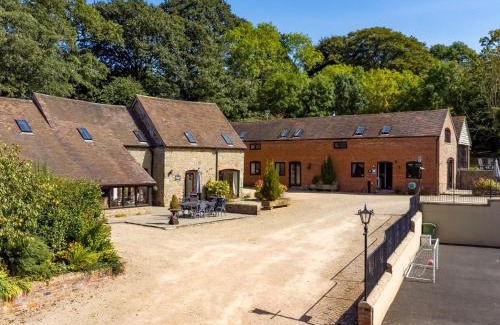 Wall-under-heywood House | Discover The Olde Cow House: 5-Star Pet-Friendly Retreat