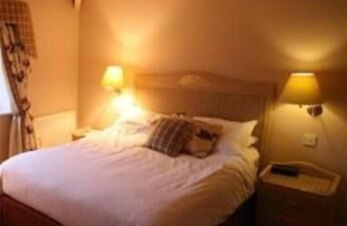 Marsden Hotel | Welcoming Olive Branch Inn: Top-Rated Stay with Dining