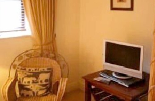 Marsden Hotel | Welcoming Olive Branch Inn: Top-Rated Stay with Dining