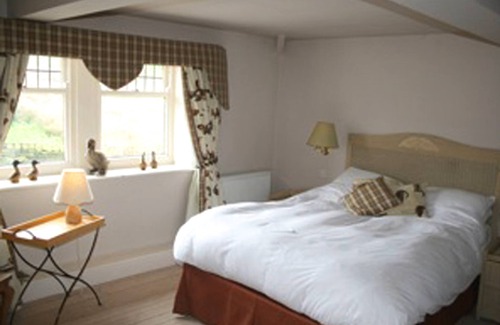 Marsden Hotel | Welcoming Olive Branch Inn: Top-Rated Stay with Dining