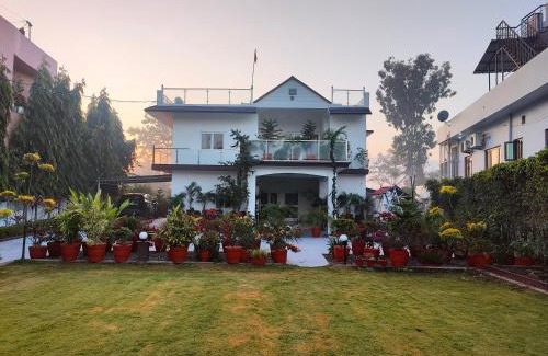 Sirmour House | Experience The Olive Greens: Family-Friendly with Breakfast