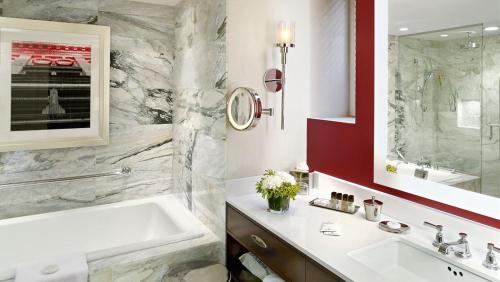 St. Lawrence Hotel | Discover The Omni King Edward Hotel: 4-Star Elegance and Comfort