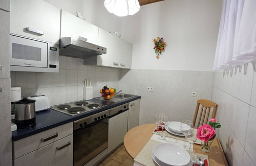 Matzleinsdorf Apartment | Top-Rated One Bedroom Apartment by Belvedere Palace