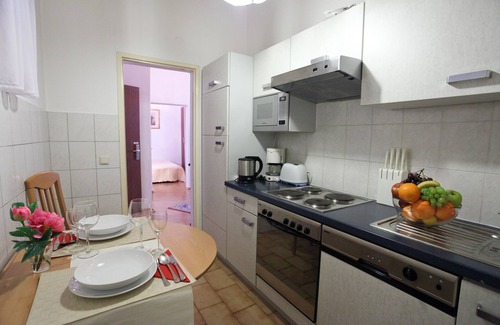 Matzleinsdorf Apartment | Top-Rated One Bedroom Apartment by Belvedere Palace