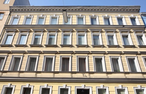 Matzleinsdorf Apartment | Top-Rated One Bedroom Apartment by Belvedere Palace