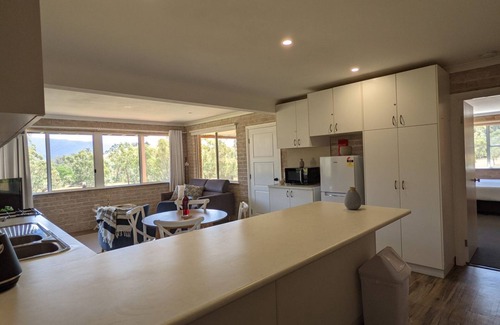 Porepunkah House | Family-Friendly Retreat with Breathtaking Mountain Views