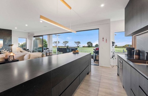 Papamoa Beach House | The One Summary: Look