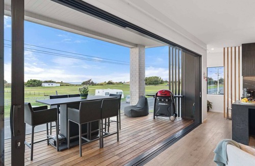 Papamoa Beach House | The One Summary: Look