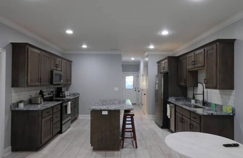 Oneonta House | Experience The Oneonta: Family-Friendly Getaway Awaiting You