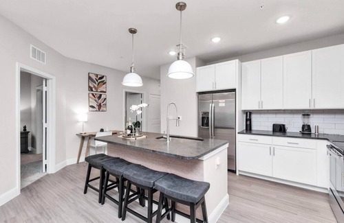 Clear Lake Shores Apartment | Inviting Onyx Abode: Near Kemah Boardwalk & NASA
