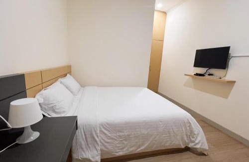Bendungan Hilir Hotel | The Orange House