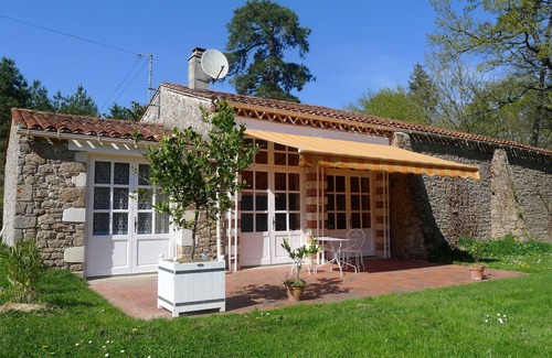 Le Tablier House | ```html
Relax at The Orangerie with Indoor Pool in Scenic Countryside
```