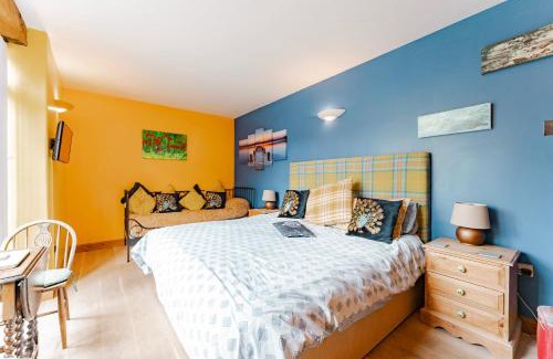 Foxley Bed & Breakfast | Discover The Orangery: Pet-Friendly Retreat with Hot Tub