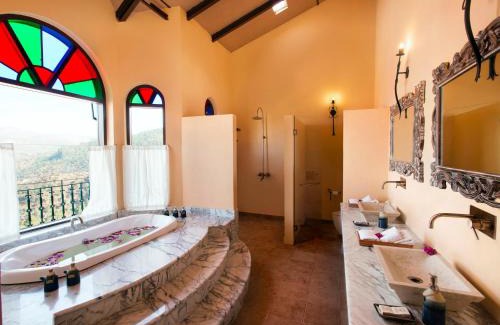 Kaul Hotel | Explore The Orchard at Peora Estates: Rated 9/10 by Guests