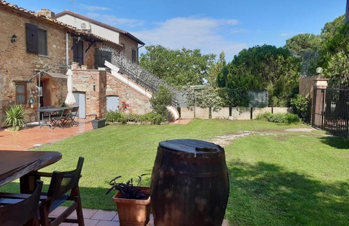 Castiglione del Lago Apartment | Guest Rated 10/10: The Orchard House with Pool & Breakfast