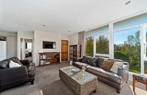 Turangi House | Cozy Orchard House - Family and Pet-Friendly Getaway