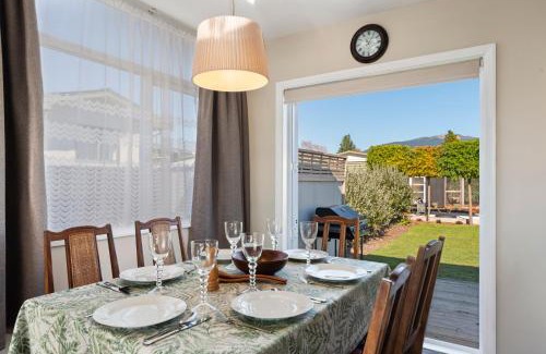 Turangi House | Cozy Orchard House - Family and Pet-Friendly Getaway