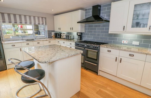 Llanengan Cottage | Pet-Friendly Retreat with Hot Tub & Ocean Views in Abersoch