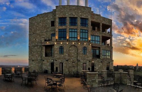 Oread Hotel | Discover The Oread Lawrence, Tapestry Collection by Hilton