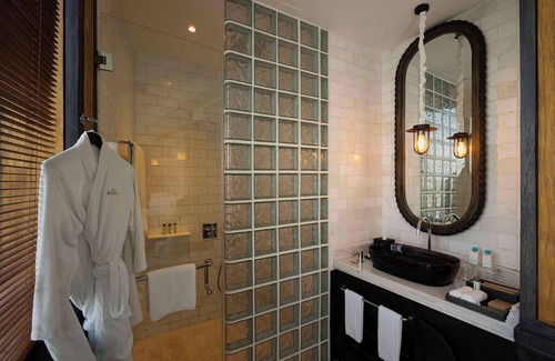 Bendungan Hilir Hotel | Elegant Orient Jakarta: A 4-Star Royal Hideaway Retreat