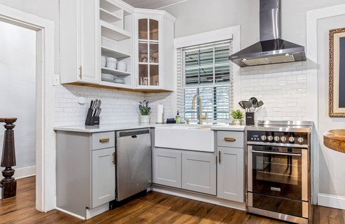 St. Charles House | Perfect Getaway at The Original Custom House - 10/10 Rated!