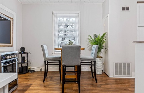St. Charles House | Perfect Getaway at The Original Custom House - 10/10 Rated!