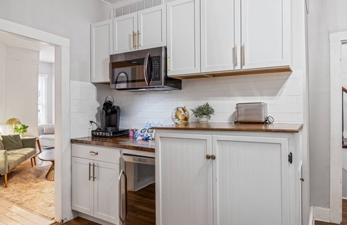 St. Charles House | Perfect Getaway at The Original Custom House - 10/10 Rated!