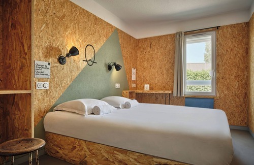 Seclin Hotel | Relax at Hôtel Moustache Lille - Seclin with Spa & Dining