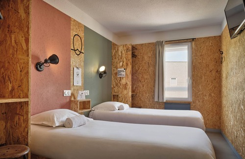 Seclin Hotel | Relax at Hôtel Moustache Lille - Seclin with Spa & Dining