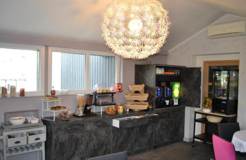 Roz-sur-Couesnon Hotel | Discover Hôtel Les Quatre Salines: Pet-Friendly Retreat