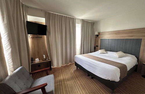 La Roche-sur-Yon Hotel | Exceptional Stay at Hôtel Napoléon with Spa & Restaurant