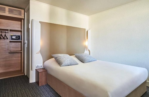 La Verriere Hotel | Relaxing Stay at The Originals City, Hôtel La Verrière
