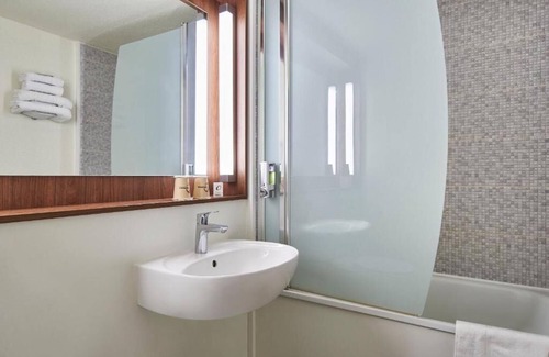 La Verriere Hotel | Relaxing Stay at The Originals City, Hôtel La Verrière