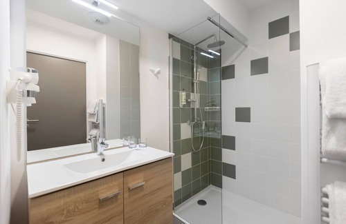 Sud Hotel | Eco-Friendly Retreat at The Originals Résidence Aix Schuman
