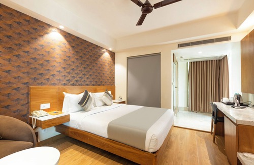 Kalkaji Hotel | Explore The Orion Plaza: Family-Friendly with Great Amenities