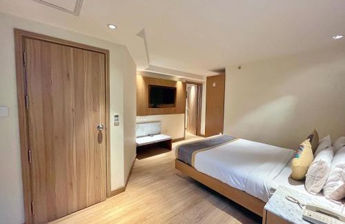 Kalkaji Hotel | Comfortable Stay at The Orion Plaza - Nehru Place
